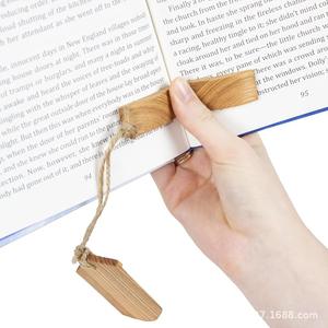 Cross Border <b>Wooden</b> <b>Bookend</b> Scenic Christmas Design Minimalist Style Natural Wood Color Single Piece For Adults Reading Support - Product Image 5