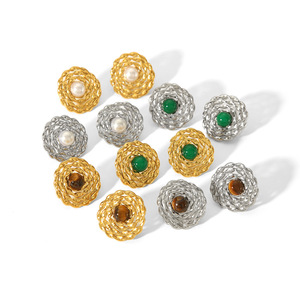 ต่างหูแบบติดหู รูปทรงดอกไม้ ไทเทเนียมสตีล ทรงกรอบ สำหรับใส่ทุกวัน TE6718 - Product Image 5