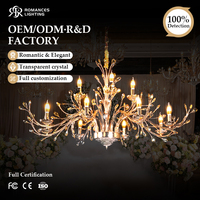 Lustre en cristal à fleurs LED en métal doré de luxe de haute qualité pour la décoration d'événements de mariage