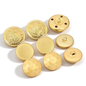 Boutons ronds en métal doré avec logo en relief et motif diamant pour costume de smoking classique, veste et blazer - Product Image 1