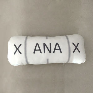 Pequeña funda de almohada de color rosa cálido Logotipo de diseñador personalizado Cojines de cama de prensa de calor Fabricante de cojines de marca de lujo - Product Image 3