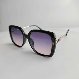 Lunettes de soleil carrées pour femmes Dl-D7509, monture noire, verres TAC, protection UV400, lunettes de soleil tendance pour usage extérieur - Product Image 1