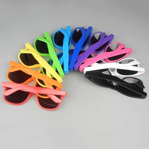 Óculos de Sol Personalizados para Homens e Mulheres com Lentes de PC e Impressão de Logo Personalizada <span class=keywords><strong>2026</strong></span> - Product Image 4