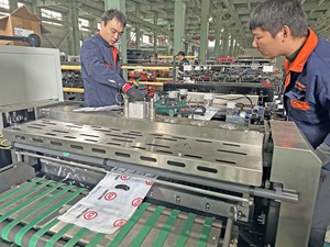 อัตโนมัติ Stand Up กระเป๋ากระเป๋าเครื่อง Doypack Zipper กระเป๋าเครื่อง3ด้านข้างซีลอาหาร Snack Pouch Make เครื่อง - Product Image 3