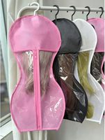 Organisateur de stockage de perruques suspendues en forme de sablier unique Sac de rangement de perruques en forme de sablier anti-poussière avec cintre