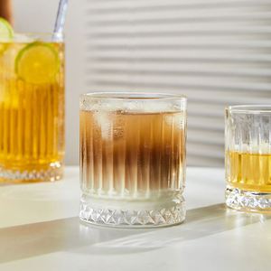 Verre à whisky classique côtelé en borosilicate, découpé à la main, à rayures verticales ondulées, pour jus, eau, bière - Product Image 4