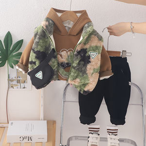 2024 buena calidad Otoño Invierno ropa para niños a la venta Chaleco de camuflaje terciopelo Sudadera con capucha pantalones casuales conjuntos de ropa de tres piezas para niños - Product Image 3