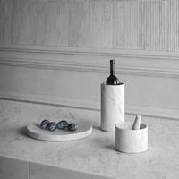 Traitement moderne personnalisé de villa Table à manger en marbre naturel blanc moyen Armoire d'îlot de mur de plancher d'escalier Grande dalle polie Hall