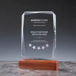 גביע קריסטל שקוף מרובע K9 עם בסיס עץ, פרס לחריטה בלייזר - Product Image 5