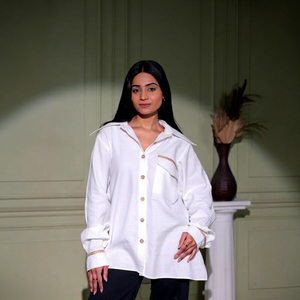 Camisa Blanca de Mujer con Parches, Botones, Manga Larga, Corte Holgado, Cuello Camisero, Informal, para Todas las Temporadas, de Popelina de Algodón - Product Image 1