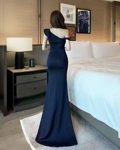 Robe de <span class=keywords><strong>soir</strong></span>ée sirène haut de gamme à une épaule Teinte en fil Style sophistiqué Hébergement des réunions annuelles avec une robe ressemblant à une célébrité - Product Image 4