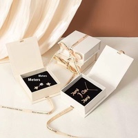 Petite boîte de rangement de bijoux personnalisable Boîte à rabat Emballage cadeau pour bracelets et bagues Options de laminage et d'estampage du tapis