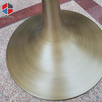 Support de table tulipe en laiton brossé pour table basse structure fixe