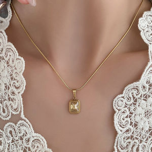Collana con ciondolo quadrato in pietra zircone CZ trasparente con gioielli delicati in acciaio inossidabile placcato <span class=keywords><strong>oro</strong></span> 18 carati all'ingrosso - Product Image 5
