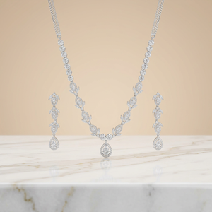 Collier pendentif de luxe pour femmes, perles plaquées argent de couleur verte, rouge et blanche - Product Image 1