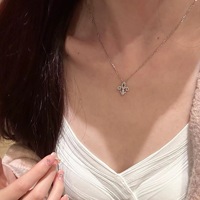 Collier pendentif fleur-de-lis en argent sterling S925 entièrement pavé de CZ, plaqué or 18 carats, collier ras-de-cou délicat en forme de fleur d'iris pour femmes