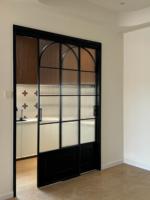 Puerta Corredera de Vidrio de 4 Paneles, Estilo Francés de Lujo, con Marco Delgado y Vidrio Estriado, Divisor de Habitaciones Interior para Diseño de Villas