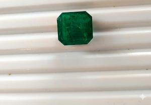 พลอยมรกตสีเขียวทรงแปดเหลี่ยมขนาด 10.63 กะรัต แบบเจียระไนมรกต สำหรับทำเครื่องประดับ - Product Image 5