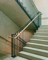 Rampe d'escalier en fer forgé intérieure et extérieure, balustrade métallique sur mesure avec design classique