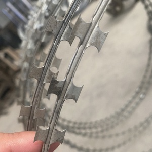 חם מוכר המפעל הסיטונאי אבטחה תער רשת גדר ברזל תיל תיל סליל עם מגולוון לסיים שימוש בכלא - Product Image 3