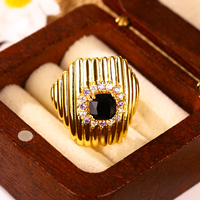 Ensemble de bagues et bracelets articulés en onyx noir texturé côtelé avec halo de zircone cubique, parure de bijoux vintage tendance pour femme, idéal pour les fêtes, mariages et vente en gros