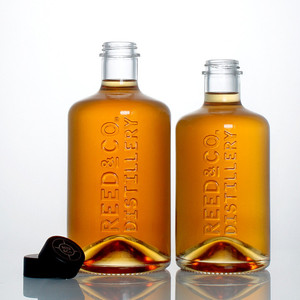 Bouteille en verre d'alcool avec LOGO en relief personnalisé, bouteille de <span class=keywords><strong>Gin</strong></span> de 700 ml <span class=keywords><strong>70</strong></span> <span class=keywords><strong>cl</strong></span>, prix d'usine - Product Image 2