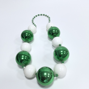Perle Giganti per Mardi Gras e Laurea - Decorazioni Vivaci Verde e Bianco per Festa di San Patrizio - Ornamenti e Regali in ABS per Carnevale e Parate - Product Image 6