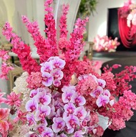 Vente en gros Grandes fleurs en soie artificielle rose vif Delphinium Arrangements pour mariages