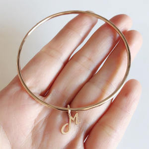 Bracciale gioiello personalizzato fatto a <span class=keywords><strong>mano</strong></span> con iniziali bracciale perla d'oro braccialetto conchiglia con fiore d'oro - Product Image 3