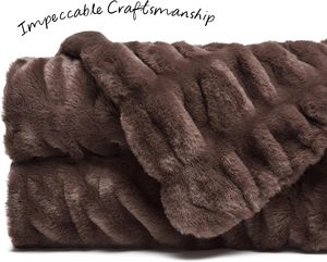 Chăn lông giả thỏ, chất liệu lông giả xếp ly đôi, sang trọng, mềm mại, hai mặt, chất liệu lông chồn, kích thước 60 x 72 inch, màu sa mạc - Product Image 2