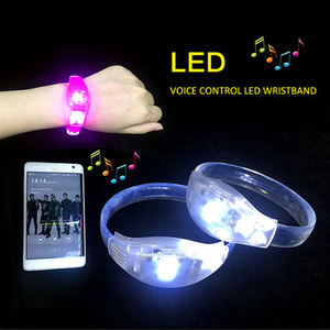 Bracelet en plastique activé par le son de lueur LED avec fonction de musique pour la boîte de nuit de mariage de festival - Product Image 3