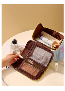Bolsa de Maquillaje Portátil de Lona Oxford Suave con Diseño de Dibujos Animados Estilo Cabaña, Nueva, de Capacidad Media, Ecológica y Moderna - Product Image 6