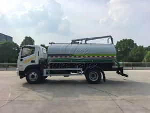 Camion-citerne à vide FOTON 4X2, moteur Yuchai 180 CV, empattement 3950 mm, réservoir de 11 m³ avec bras d'aspiration supérieur rotatif pour la collecte des eaux usées - Product Image 2