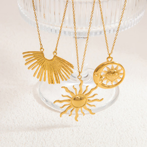 Collier Pendentif Soleil en Acier Inoxydable Plaqué Or 18K pour Femme, Chaîne de Clavicule, Bijou de Fête, Accessoire de Mode - Product Image 1