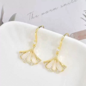 Luxurious French Apricot Leaf Earrings for Women Fresh Natural Versatile Trendy Elegant Pearl Jewelry - Product Image 1