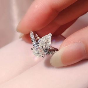 Anillo de compromiso Dylam Jewelry Fana con diseño de cojín, anillo de boda radiante con racimo y solitario - Product Image 2