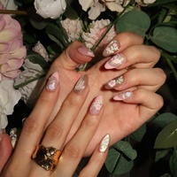 Faux ongles à presser en acrylique, rose doux, motif floral pastoral peint à la main, forme amande, avec nœud perlé, pour mariée, demoiselle d'honneur, événements, personnalisable