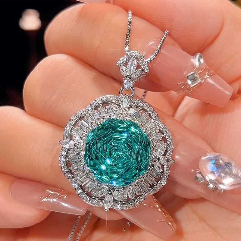 Pendentif Para vert avec chaîne vénitienne
