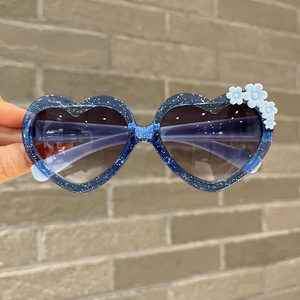 <span class=keywords><strong>Gafas</strong></span> <span class=keywords><strong>de</strong></span> Sol <span class=keywords><strong>de</strong></span> alta calidad <span class=keywords><strong>para</strong></span> niños 2024, <span class=keywords><strong>gafas</strong></span> <span class=keywords><strong>de</strong></span> sol <span class=keywords><strong>para</strong></span> niños, <span class=keywords><strong>gafas</strong></span> <span class=keywords><strong>de</strong></span> sol UV bonitas <span class=keywords><strong>para</strong></span> fiesta <span class=keywords><strong>de</strong></span> corazón <span class=keywords><strong>para</strong></span> niños y <span class=keywords><strong>niñas</strong></span> - Product Image 5
