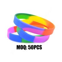 Bracelet en or blanc protégé contre les UV avec bracelet en silicone à changement de couleur émeraude