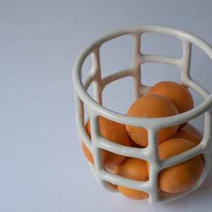 Cesto di frutta in ceramica intrecciata in ceramica bianca con cesto di frutta rotondo grande artigianale - Product Image 3