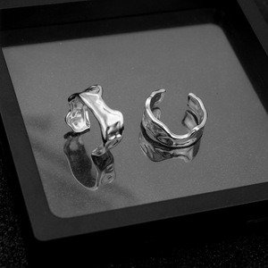 Bague ouverte irrégulière en acier inoxydable au design minimaliste et tendance, unisexe, vente en gros de bijoux, collection 2026 - Product Image 1