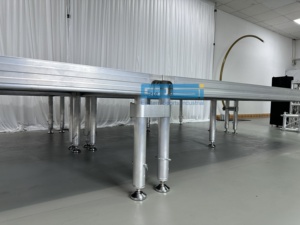 Wenger Stage Concert Activities Portable Fold Able Aluminio Superficie portátil Spot Light Event Stage Platform - Product Image 6