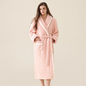 <span class=keywords><strong>Accappatoio</strong></span> Caldo <span class=keywords><strong>a</strong></span> Prezzo di Fabbrica, <span class=keywords><strong>Accappatoio</strong></span> Lungo <span class=keywords><strong>con</strong></span> Maniche Lunghe e Logo, in Pile Corallo, <span class=keywords><strong>con</strong></span> <span class=keywords><strong>Collo</strong></span> <span class=keywords><strong>a</strong></span> <span class=keywords><strong>Scialle</strong></span> e Tasche - Product Image 1