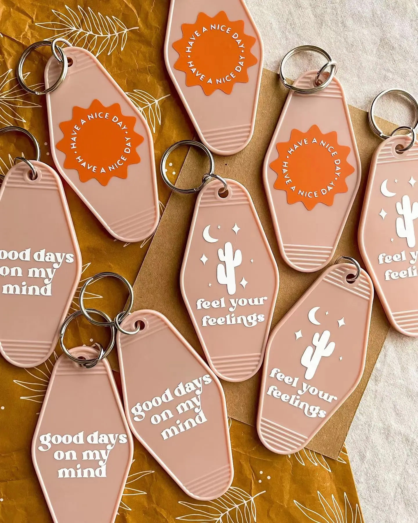 Promotional Gifts Custom Logo Retro Vintage Metal Enamel Motel Key Tags Hotel Room Keychain Key Chains