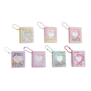 Dibujos animados 2 pulgadas mini álbum de fotos corazón hueco colgante tarjeta mini álbum llavero para almacenamiento ídolo foto tarjeta - Product Image 1