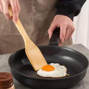 Ensemble d'ustensiles de cuisine en bambou antiadhésifs : cuillère ajourée, spatule et pince de cuisine – Vente en gros - Product Image 6