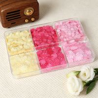 Vente en gros transfrontalière de pétales de chrysanthème de 15 mm pour la confection artisanale de vêtements sportifs quatre saisons et accessoires décoratifs