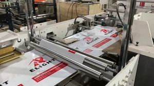 Machine <span class=keywords><strong>de</strong></span> fabrication automatique <span class=keywords><strong>de</strong></span> sacs multifonctionnelle avec poignée souple en film plastique, patch, poinçonnage et découpe - Product Image 5
