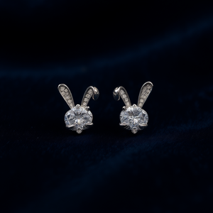 Orecchini E3576 in Oro Bianco con Diamanti a Forma di Coniglio, Taglio Brillante Rotondo, Colore D, Naturali, per Uso Quotidiano Femminile, Stile Carino - Product Image 2